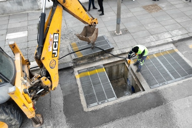 ASKİ'den ızgaralara gece gündüz temizlik