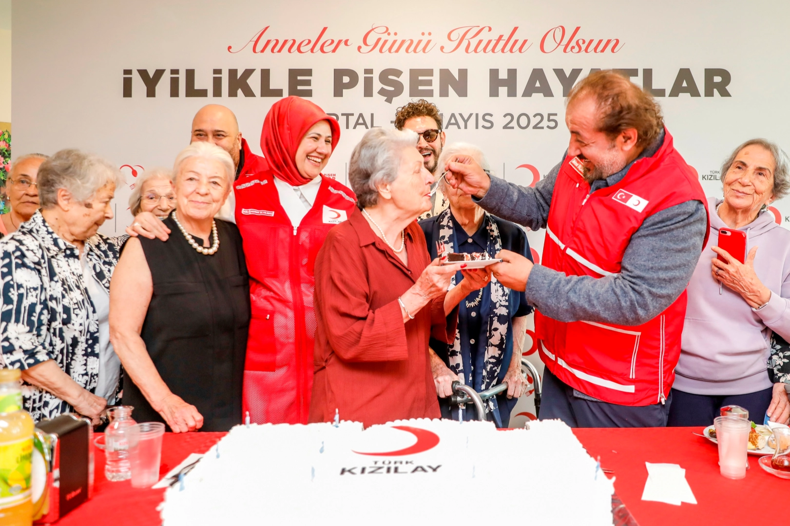 Kızılay’dan Anneler Günü’ne özel kutlama