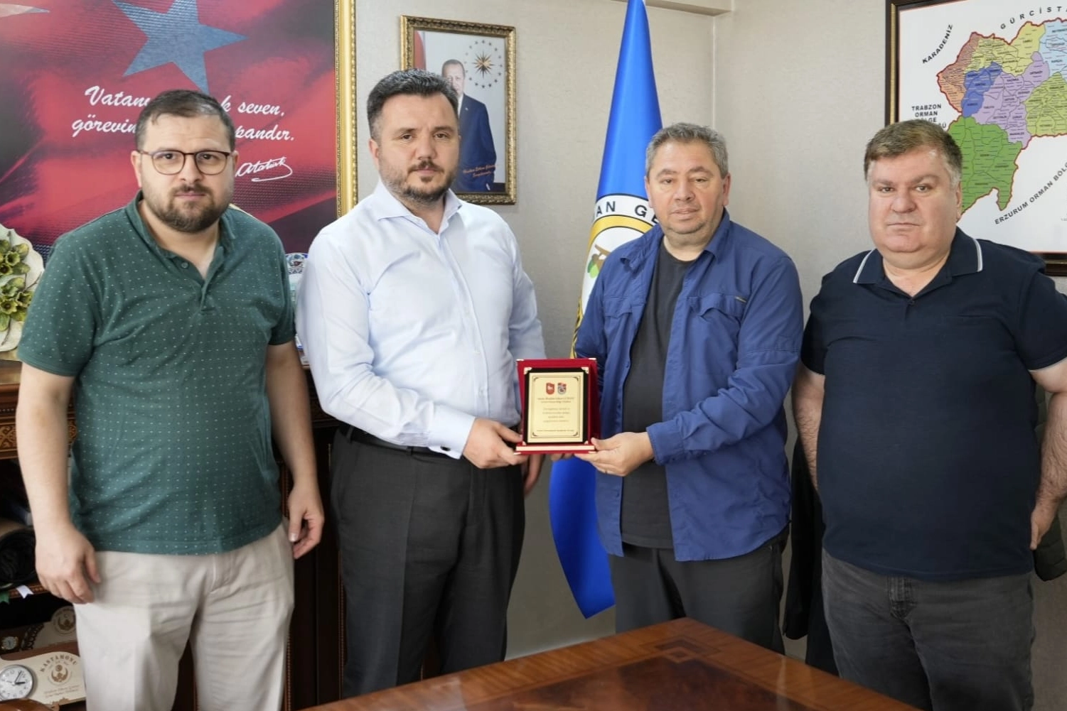 Artvin Trabzonspor Taraftarlar Derneği’nden Orman Bölge Müdürü'ne ziyaret