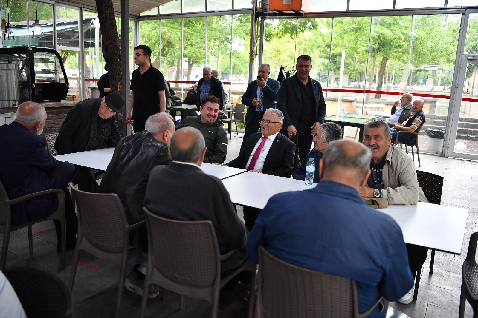 Memduh Büyükkılıç KAYTUR Kahve'de vatandaşla buluştu