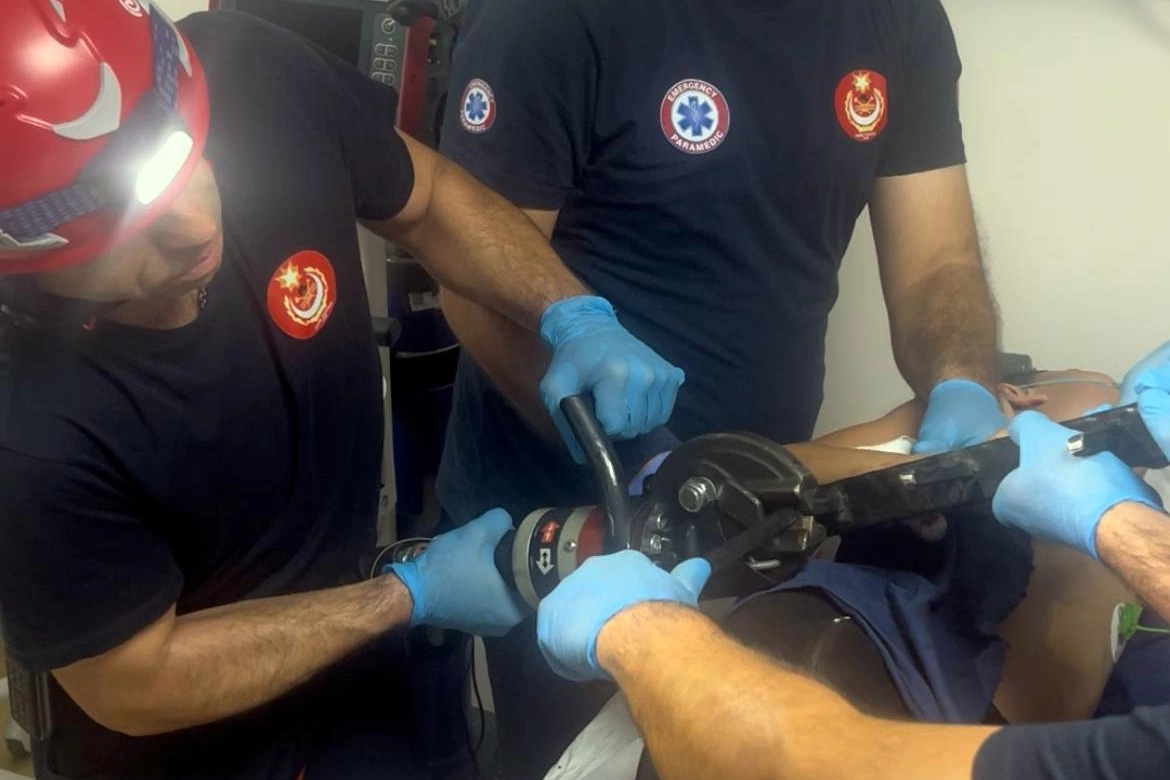 İzmir İtfaiyesi’nden hayat kurtaran operasyon