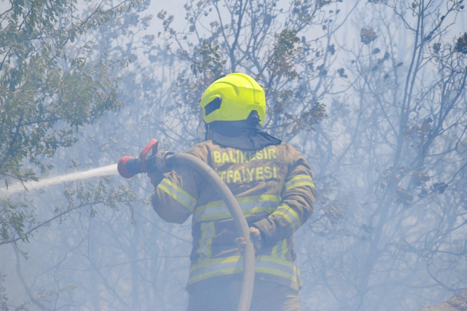 Balıkesir İtfaiyesi’nden bölge yangınlarına güçlü destek