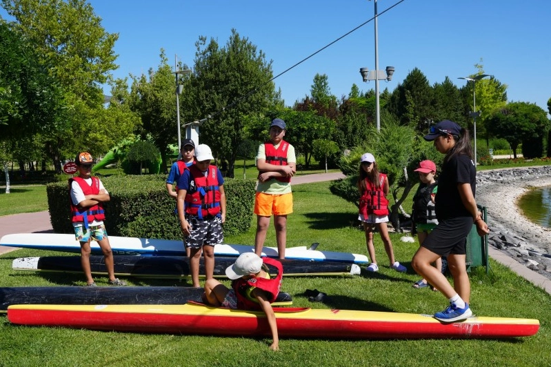 Yaz okulunda su sporlarına yoğun ilgi