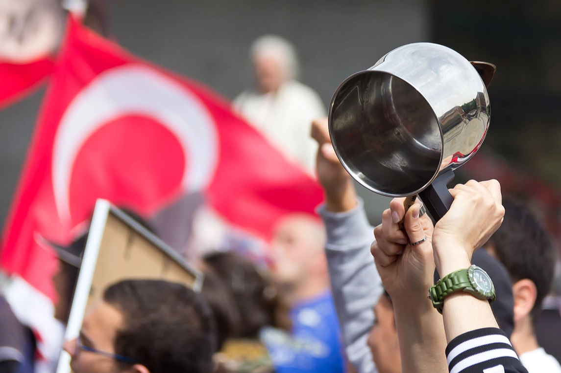 TBMM kararına karşı ülke genelinde eylem... DEV EMEKLİ-SEN emekli hakları için nöbette