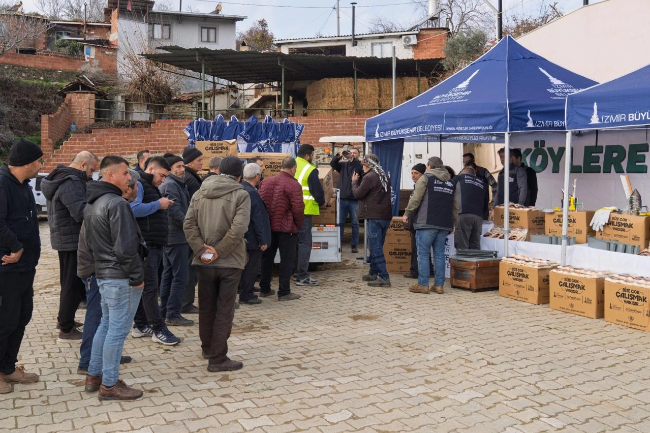 İzmir Büyükşehir’den afetzede arıcılara 'can suyu' katkısı
